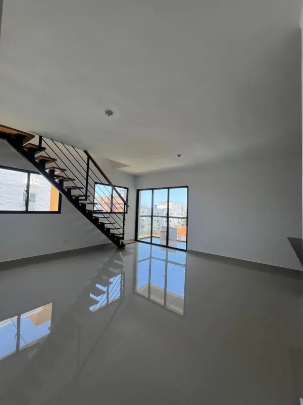 Santo Domingo Este, I am selling a 2-level penthouse, 4th floor.