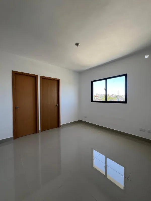 Santo Domingo Este, I am selling a 2-level penthouse, 4th floor.