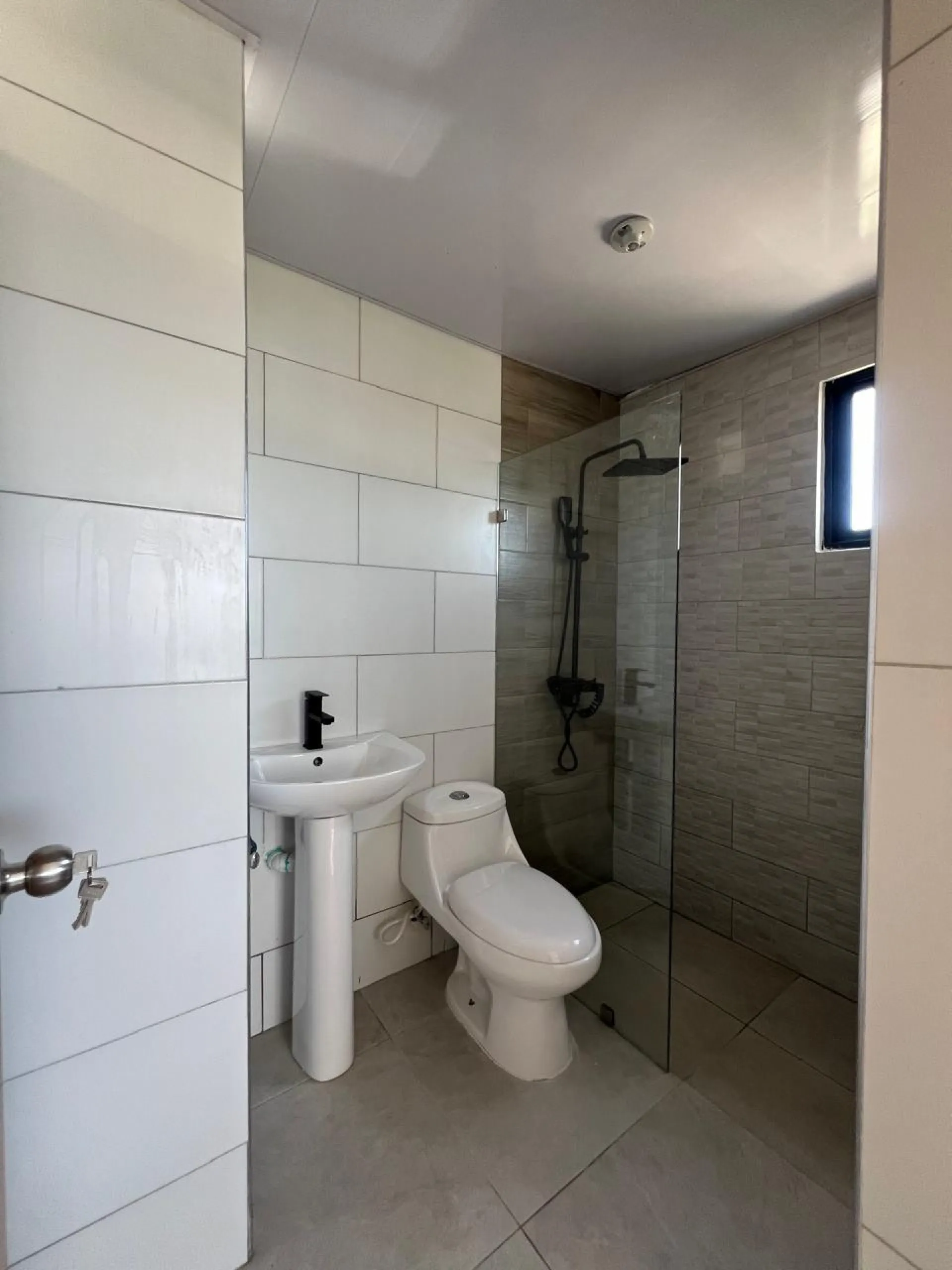 Santo Domingo Este, I am selling a 2-level penthouse, 4th floor. image 9