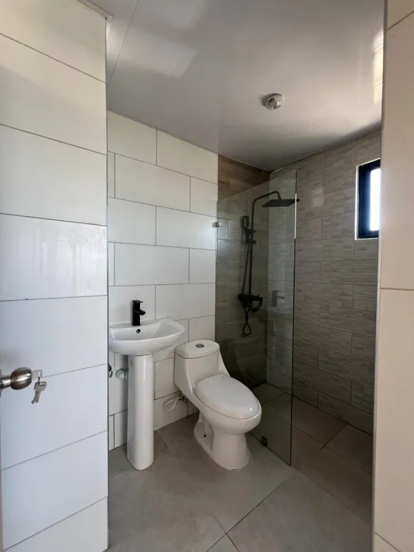 Santo Domingo Este, I am selling a 2-level penthouse, 4th floor.