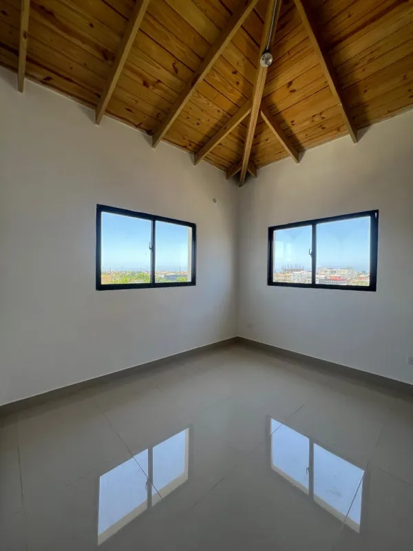 Santo Domingo Este, I am selling a 2-level penthouse, 4th floor.