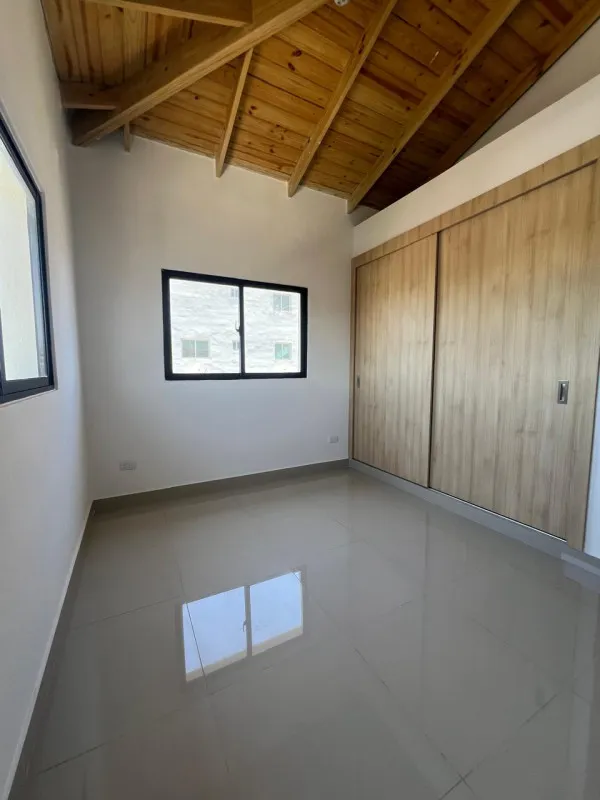 Santo Domingo Este, I am selling a 2-level penthouse, 4th floor.