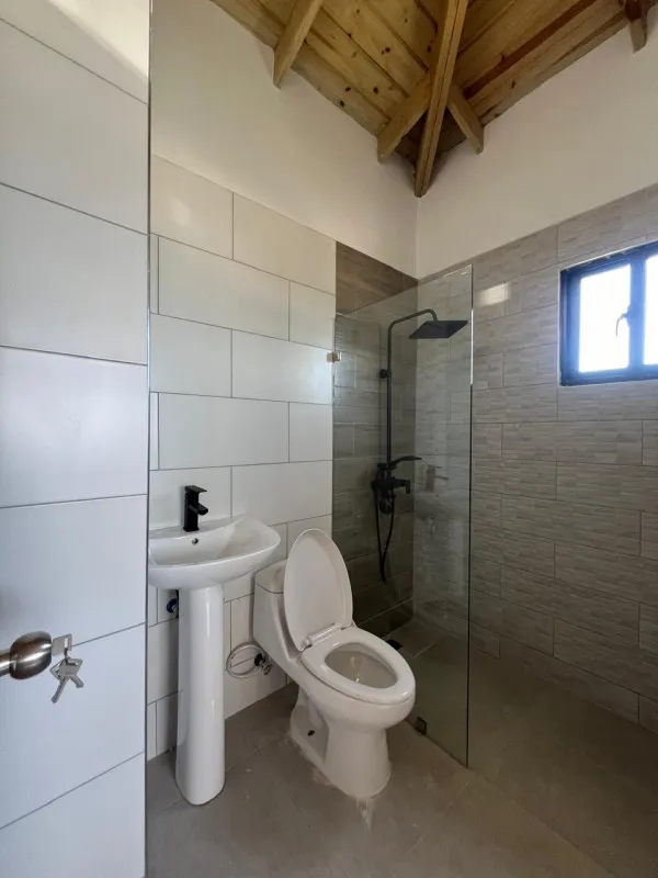 Santo Domingo Este, I am selling a 2-level penthouse, 4th floor.
