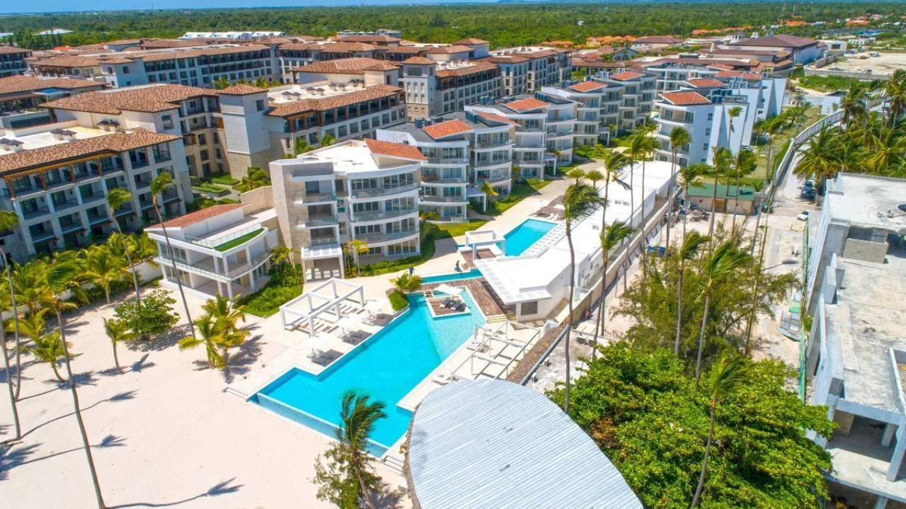 Your Dream Apartment on the Beachfront of Bávaro Beach image 1