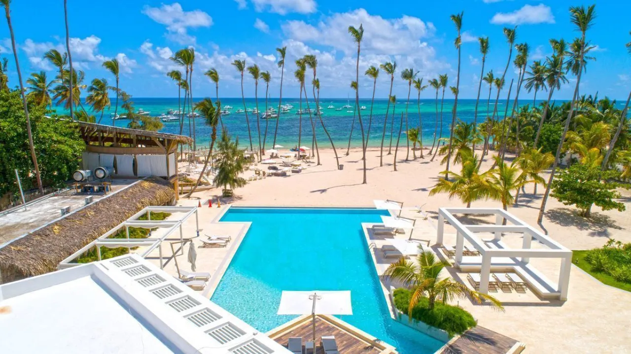 Your Dream Apartment on the Beachfront of Bávaro Beach image 3
