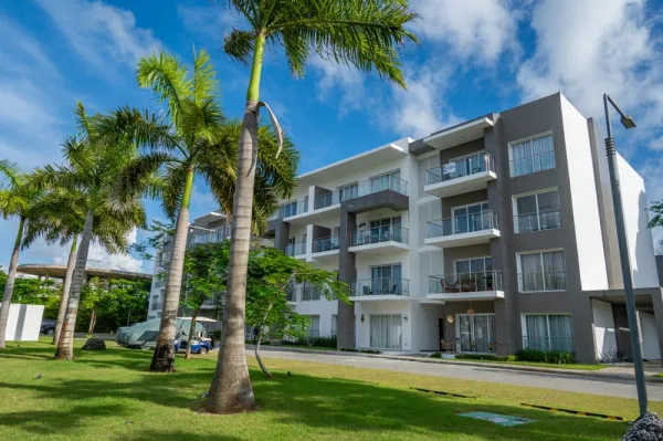Spacious apartment ready in an exclusive area with a beach and paddle club