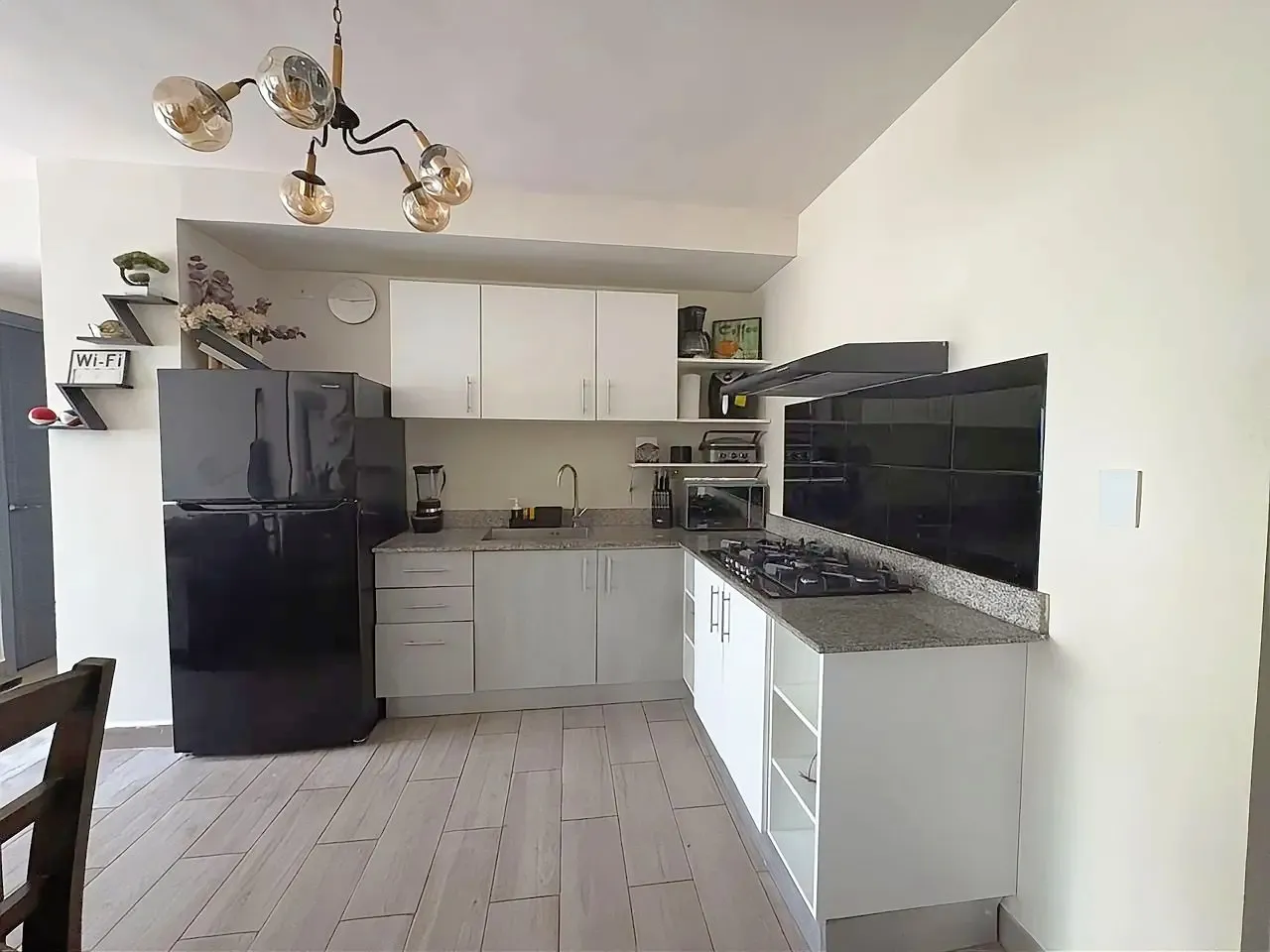 Fully furnished apartment image 5