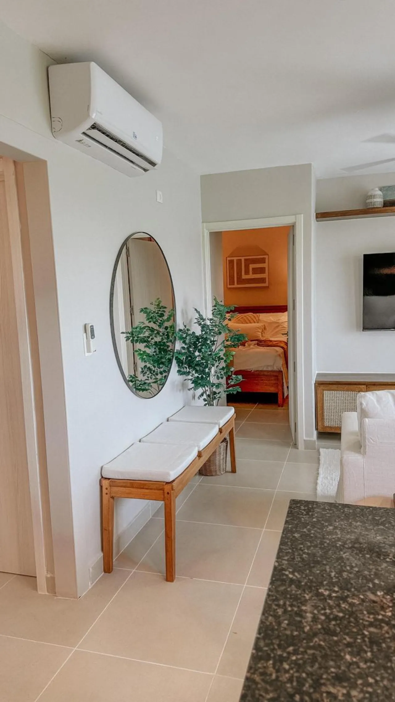 Beautiful apartment in a central location, perfect for living or investing image 2