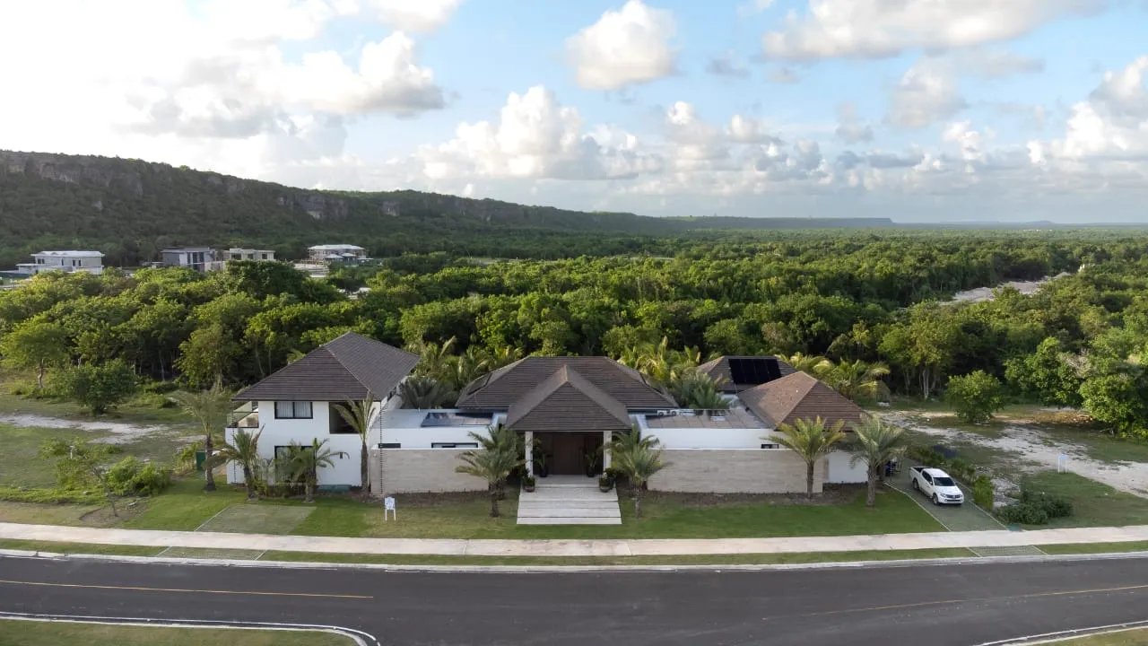 Luxurious and spacious villa in Cap Cana image 10