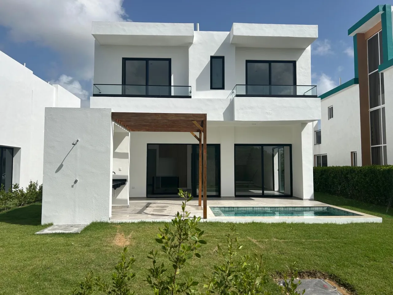 Ready-to-use villa in Vista Cana image 1