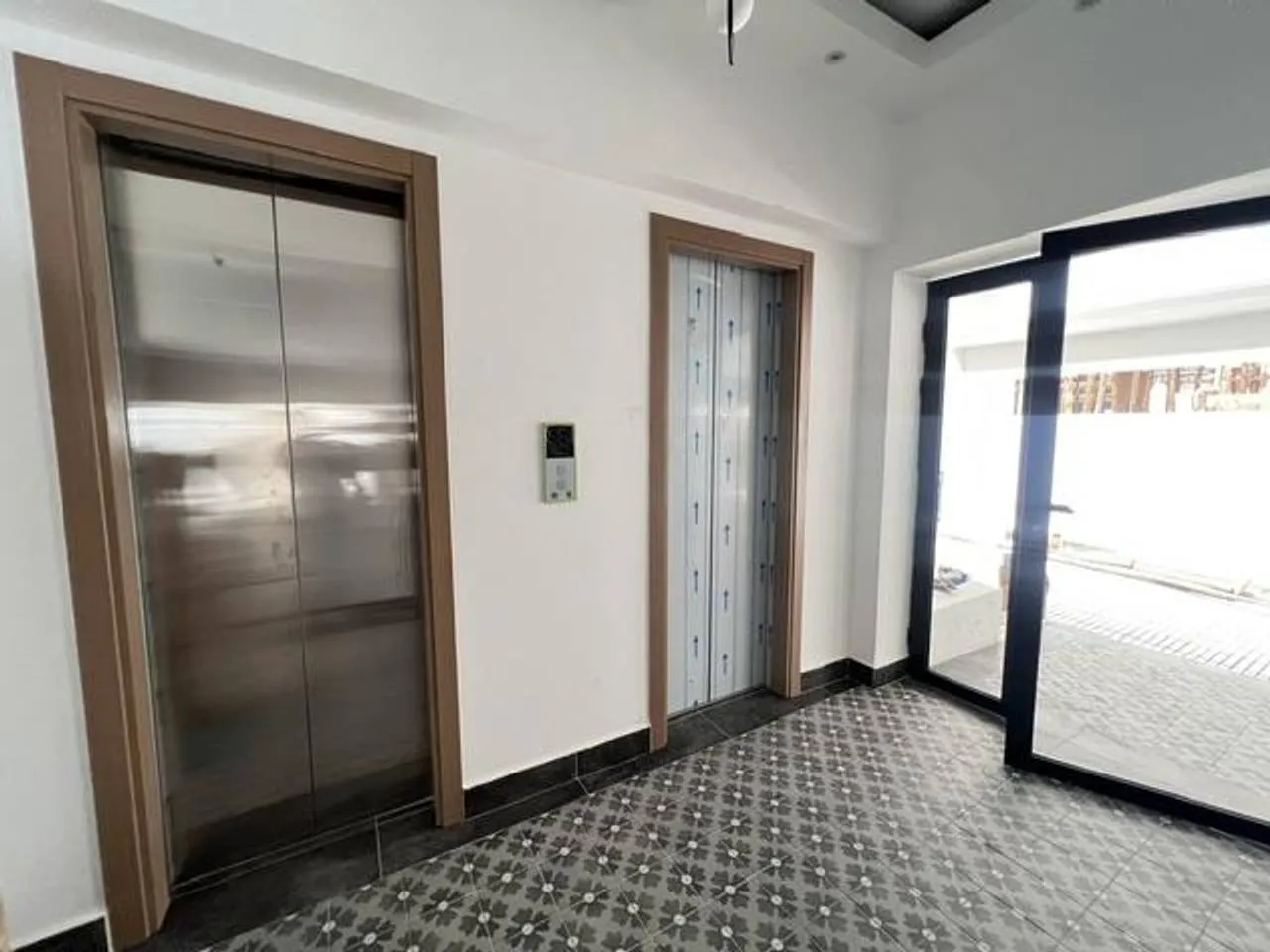 Brand new 1 bedroom plus studio apartment for rent in Evaristo Morales photo 4