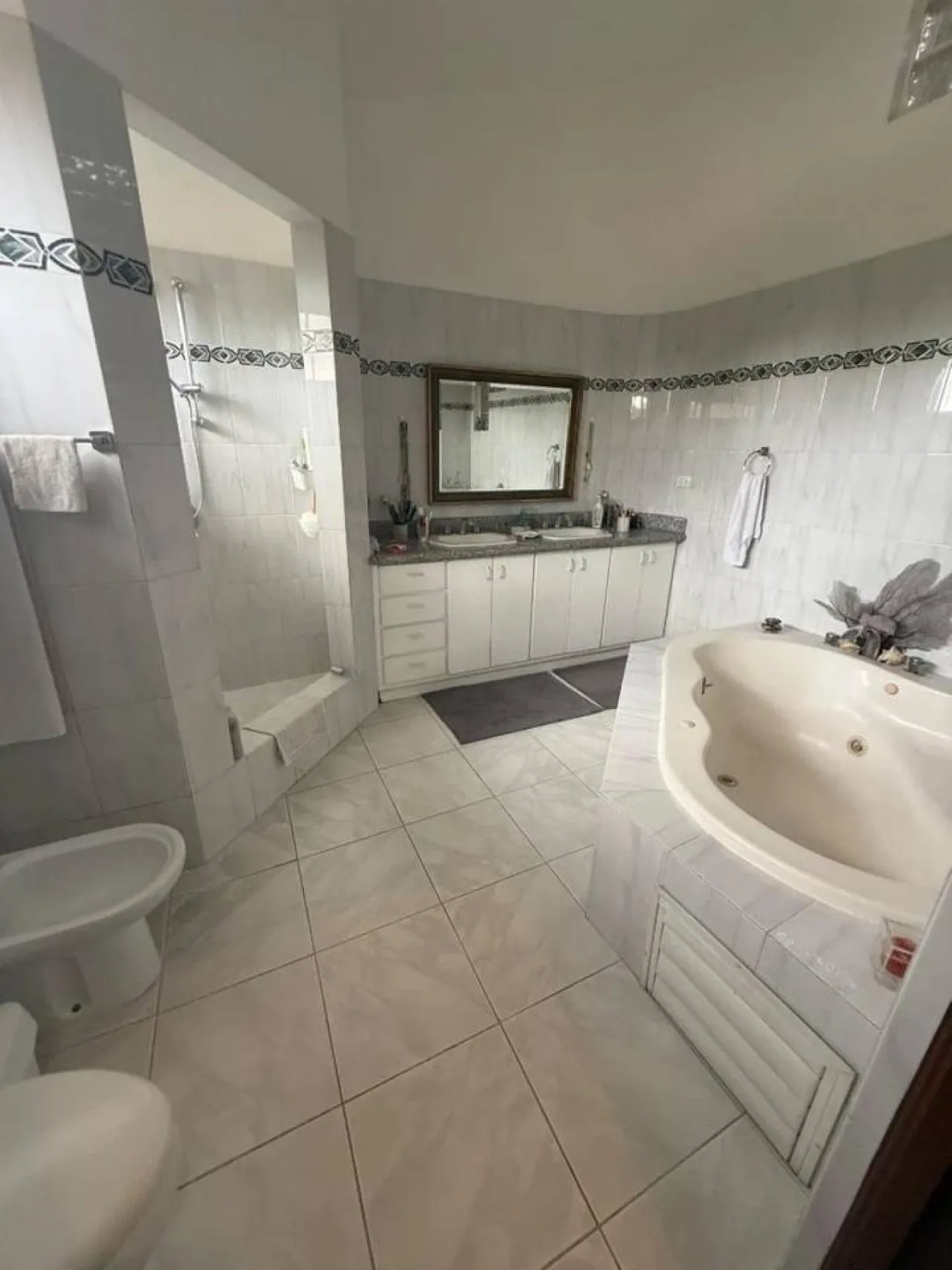 House for Sale in the Exclusive Area of Arroyo Hondo II