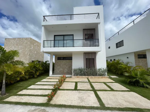 MODERNA VILLA DE DISENO CON TERRAZA