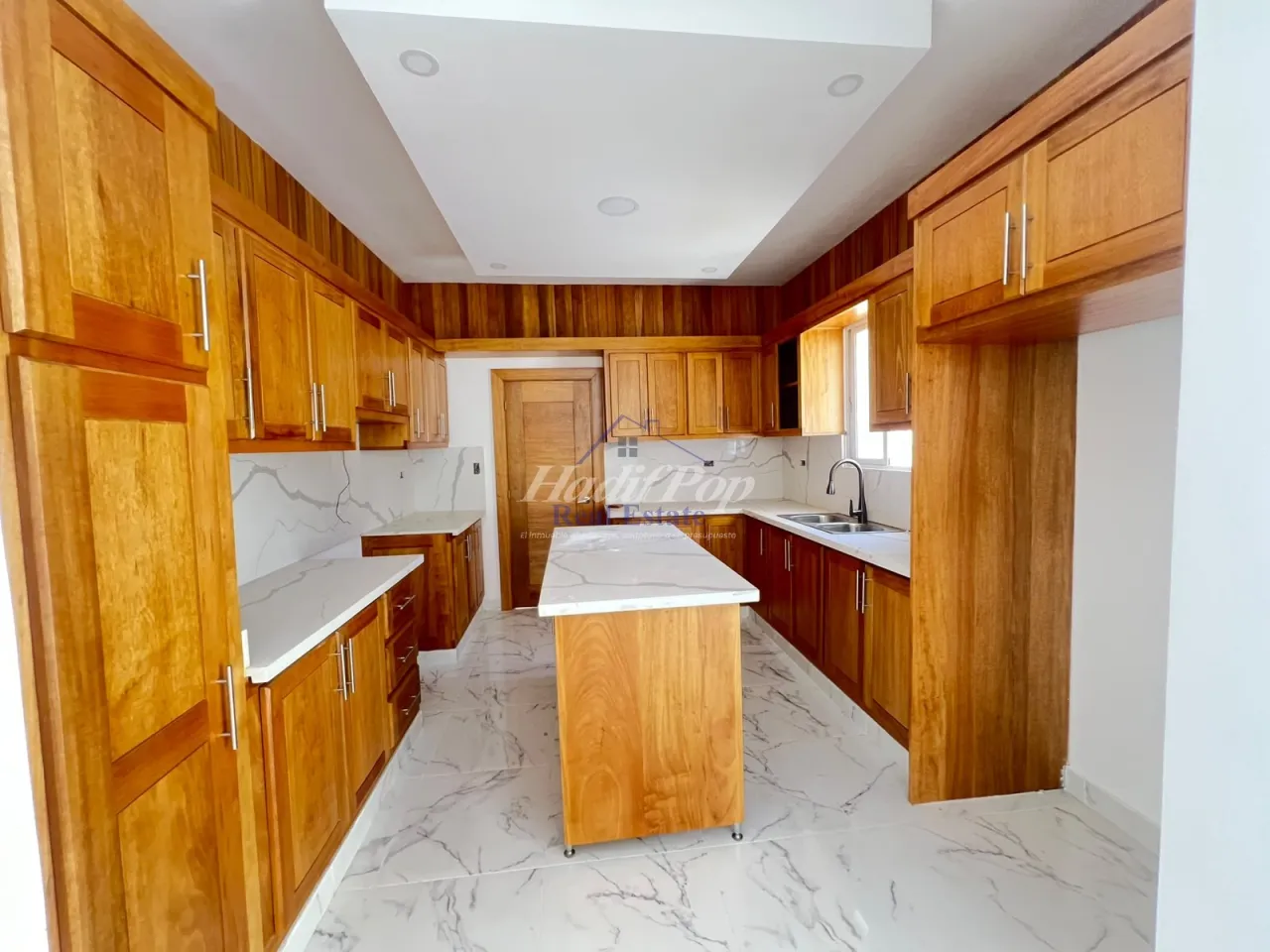 House for rent with pool