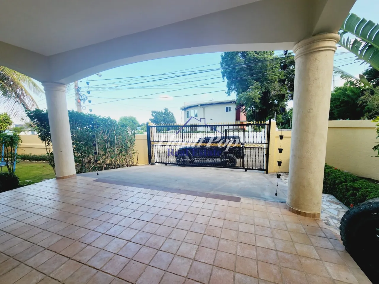 HOUSE FOR SALE WITH INCLUDED APARTMENT