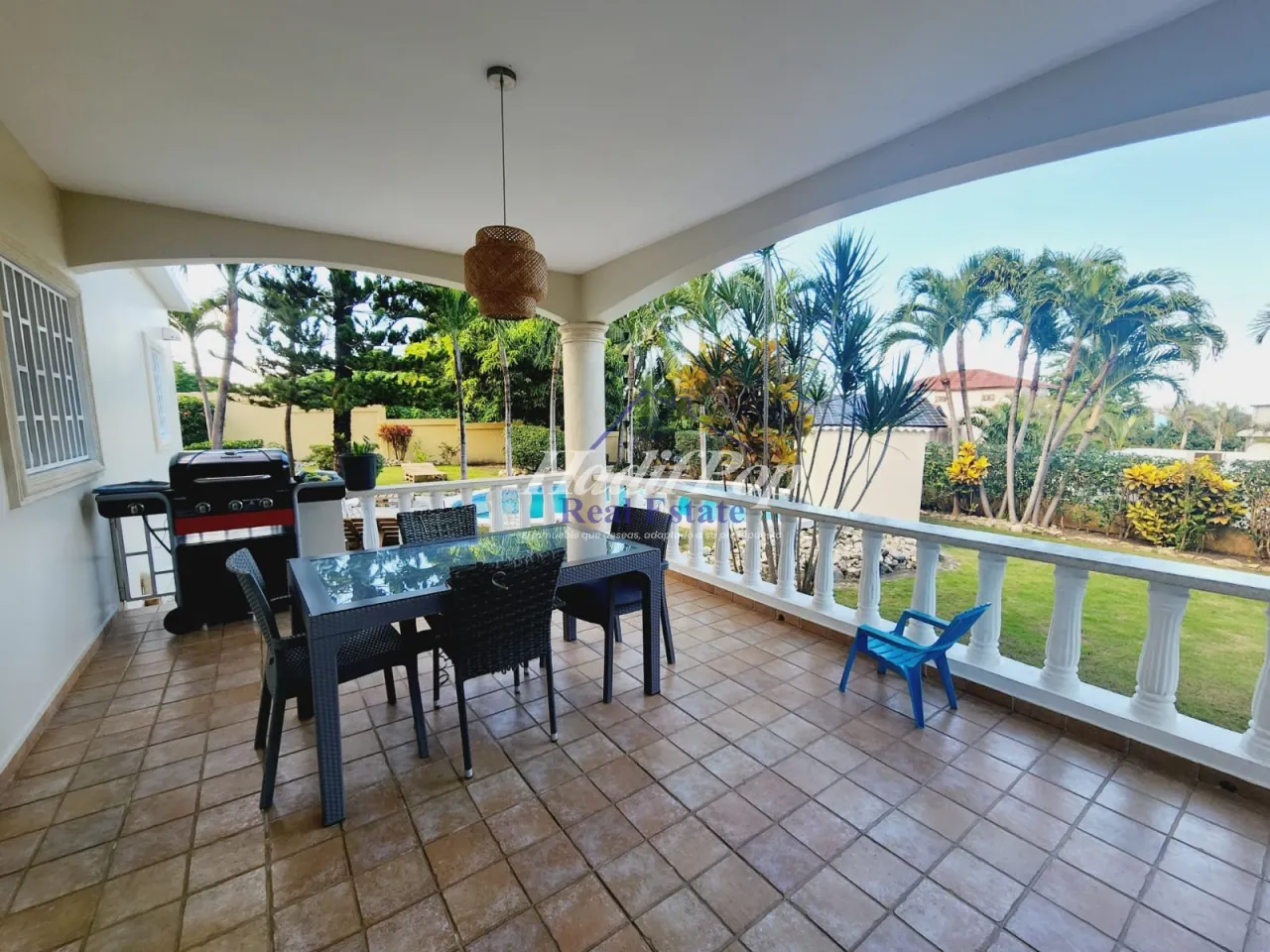 HOUSE FOR SALE WITH INCLUDED APARTMENT