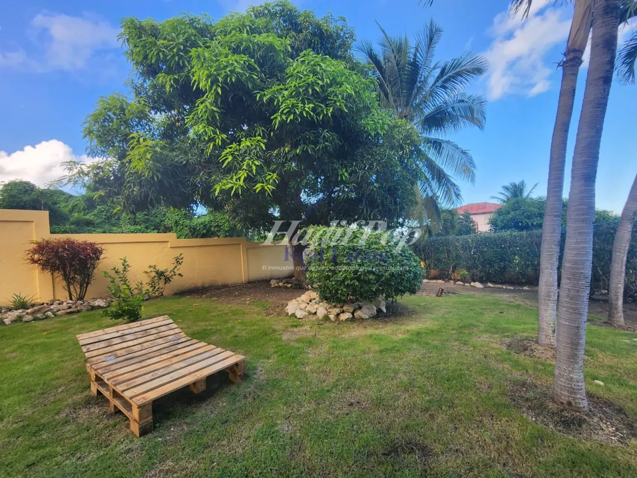 HOUSE FOR SALE WITH INCLUDED APARTMENT