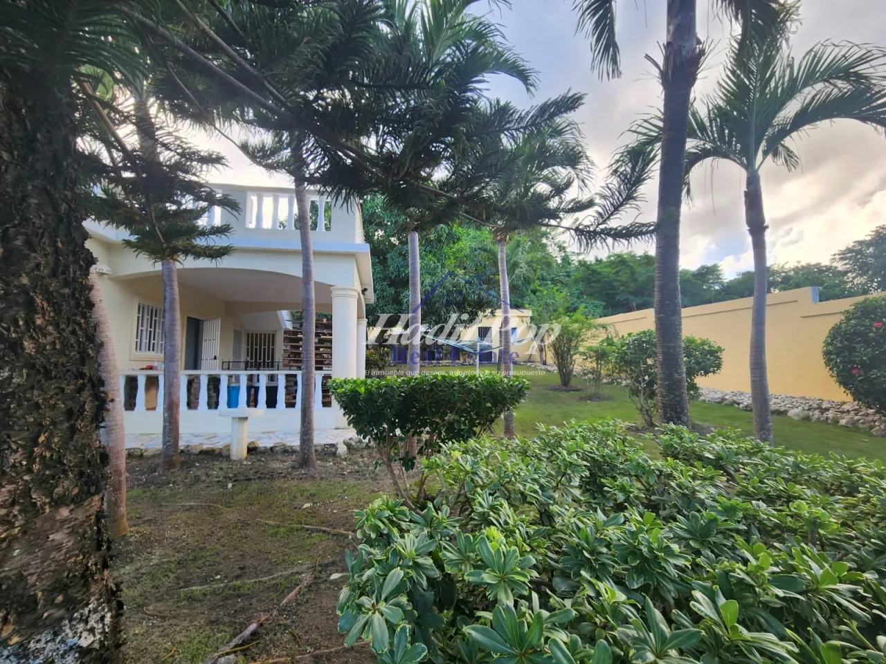 HOUSE FOR SALE WITH INCLUDED APARTMENT