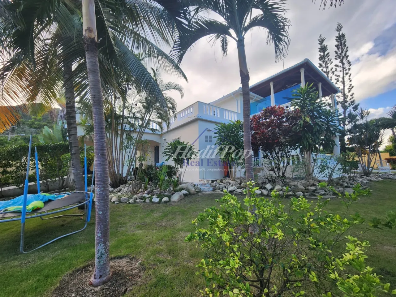 HOUSE FOR SALE WITH INCLUDED APARTMENT