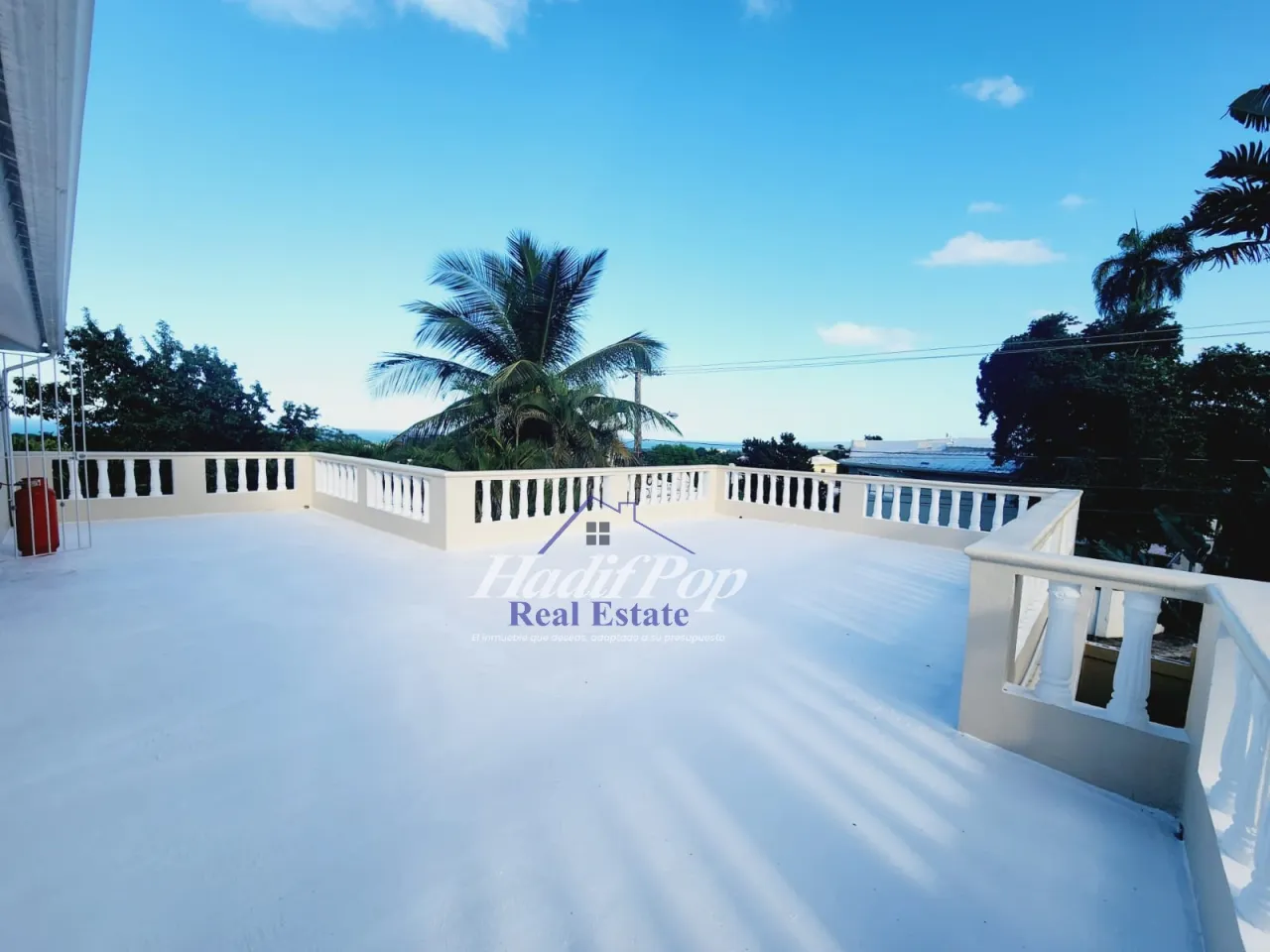 HOUSE FOR SALE WITH INCLUDED APARTMENT
