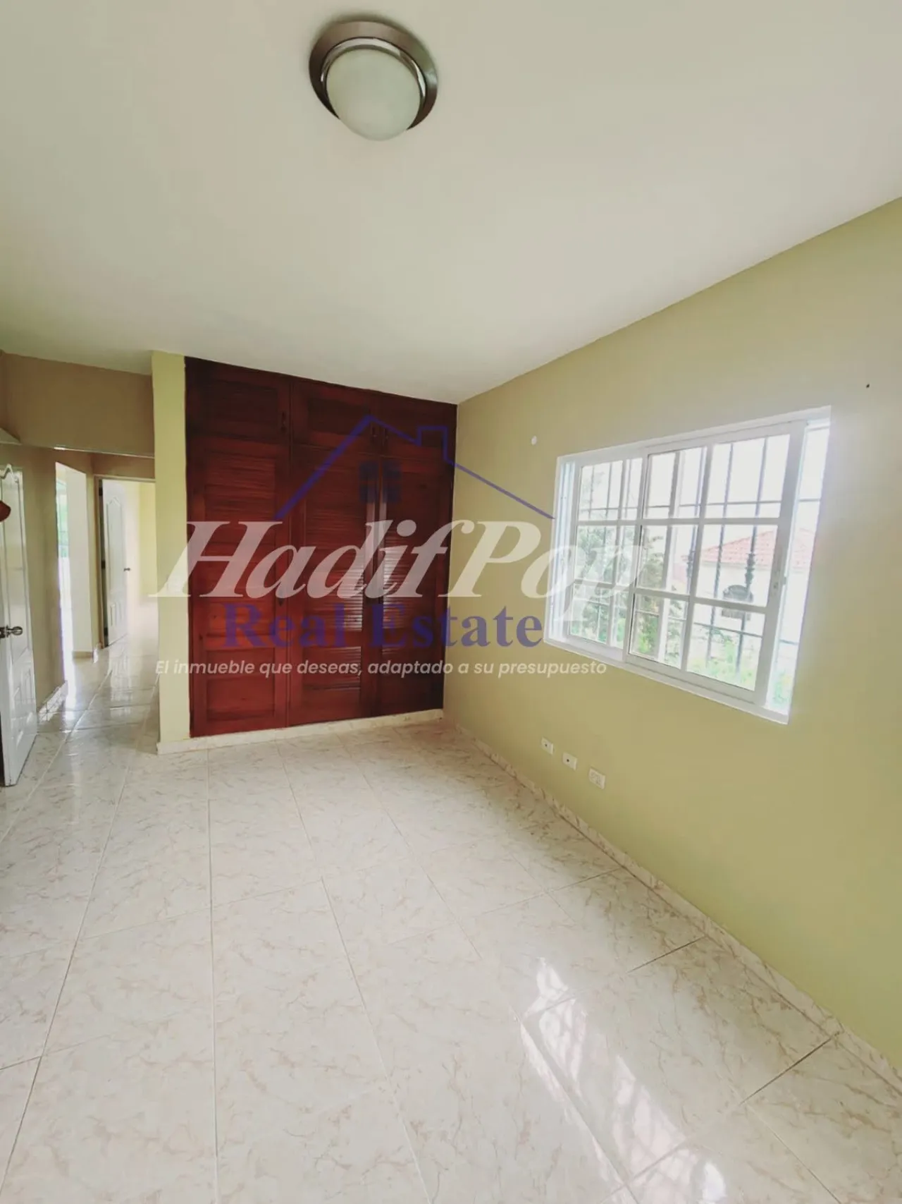 RENT: Spacious 2nd Floor Apartment