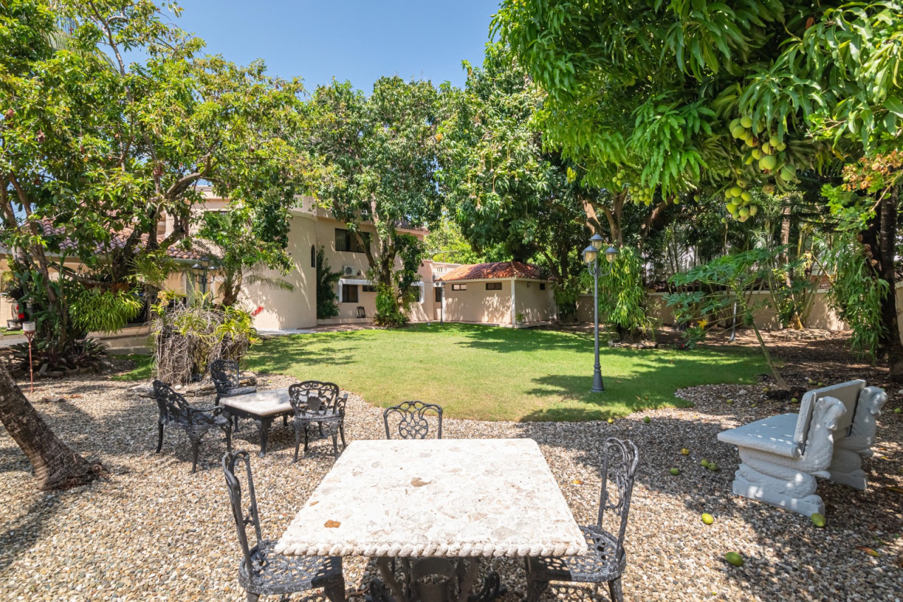 Luxury 2-level house, furnished and with a large patio in a privileged area of Puerto Plata