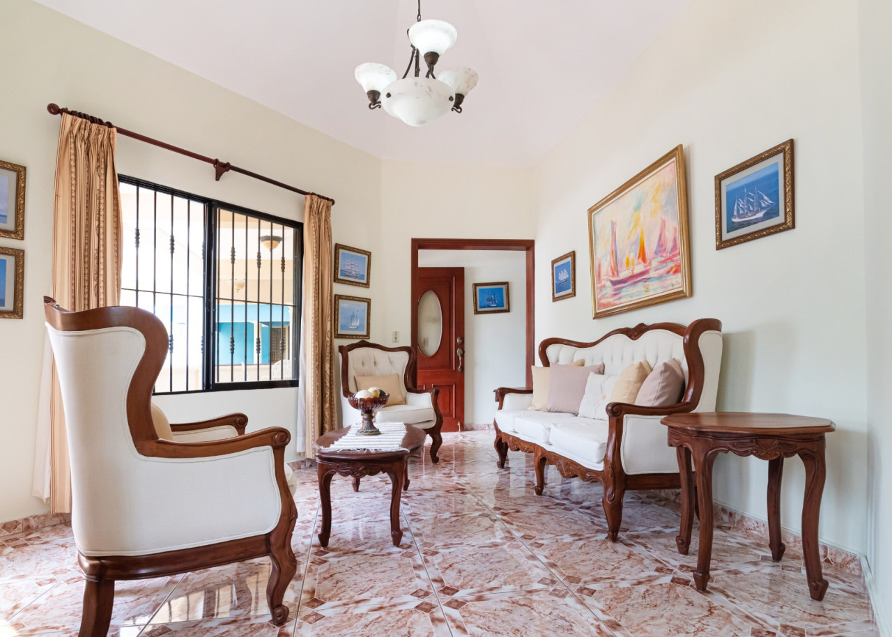Luxury 2-level house, furnished and with a large patio in a privileged area of Puerto Plata