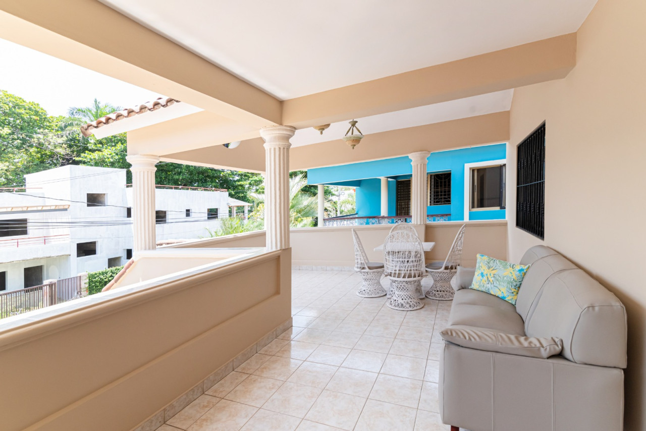 Luxury 2-level house, furnished and with a large patio in a privileged area of Puerto Plata