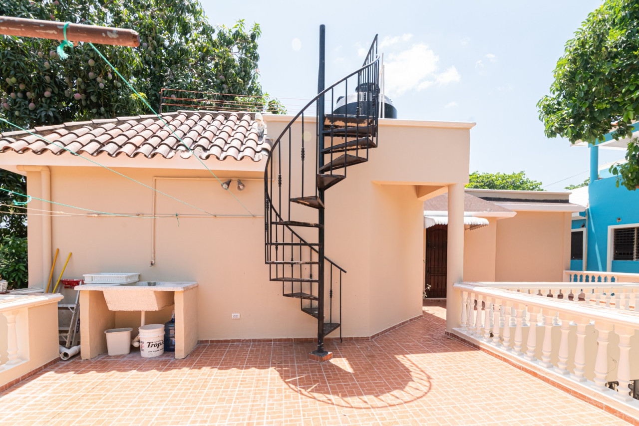 Luxury 2-level house, furnished and with a large patio in a privileged area of Puerto Plata