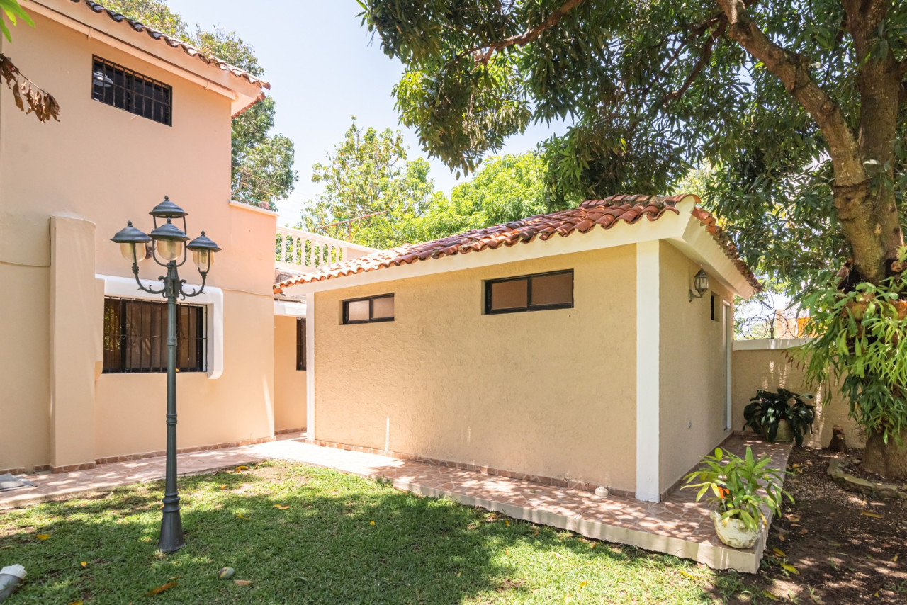 Luxury 2-level house, furnished and with a large patio in a privileged area of Puerto Plata