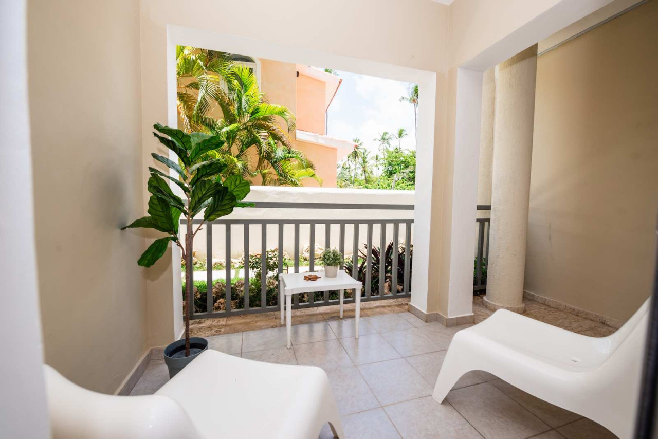 Experimente el epítome de la vida de lujo en un condominio de 2 dormitorios y 2,5 baños en Bávaro, Punta Cana