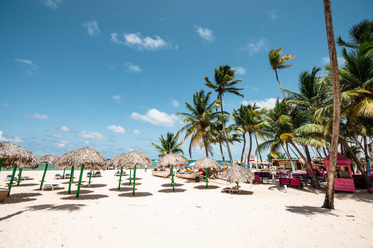 Experimente el epítome de la vida de lujo en un condominio de 2 dormitorios y 2,5 baños en Bávaro, Punta Cana