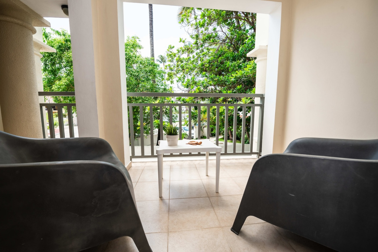 Condominio de 2 habitaciones en Bavaro: vida elegante a pasos de la playa