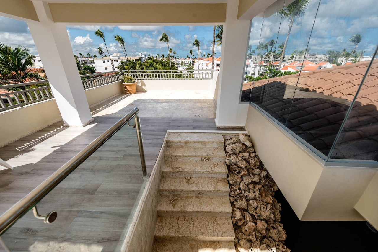Luxurious Penthouse in Bavaro: A Dream Beachfront Property