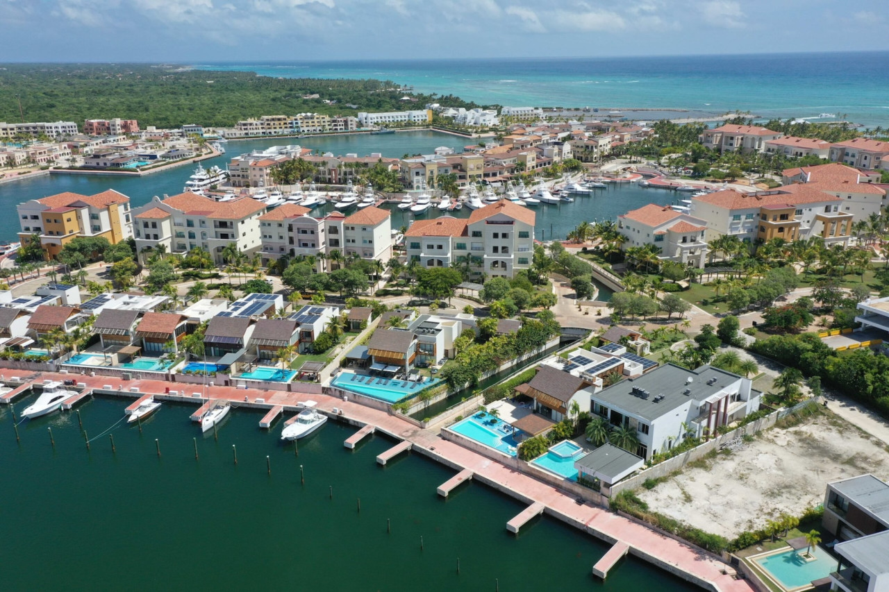 Magnificent apartment project in Cap-Cana’s Marina.