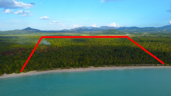 Terreno frente al mar con playa para desarrollo hotelero en Miches