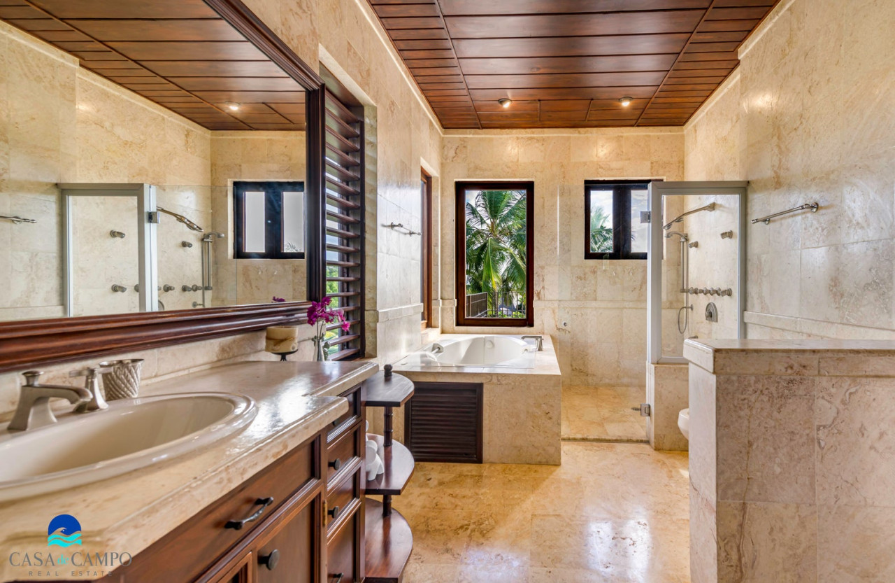 Secluded Elegance: A Spacious 5-Bedroom Villa in Casa de Campo
