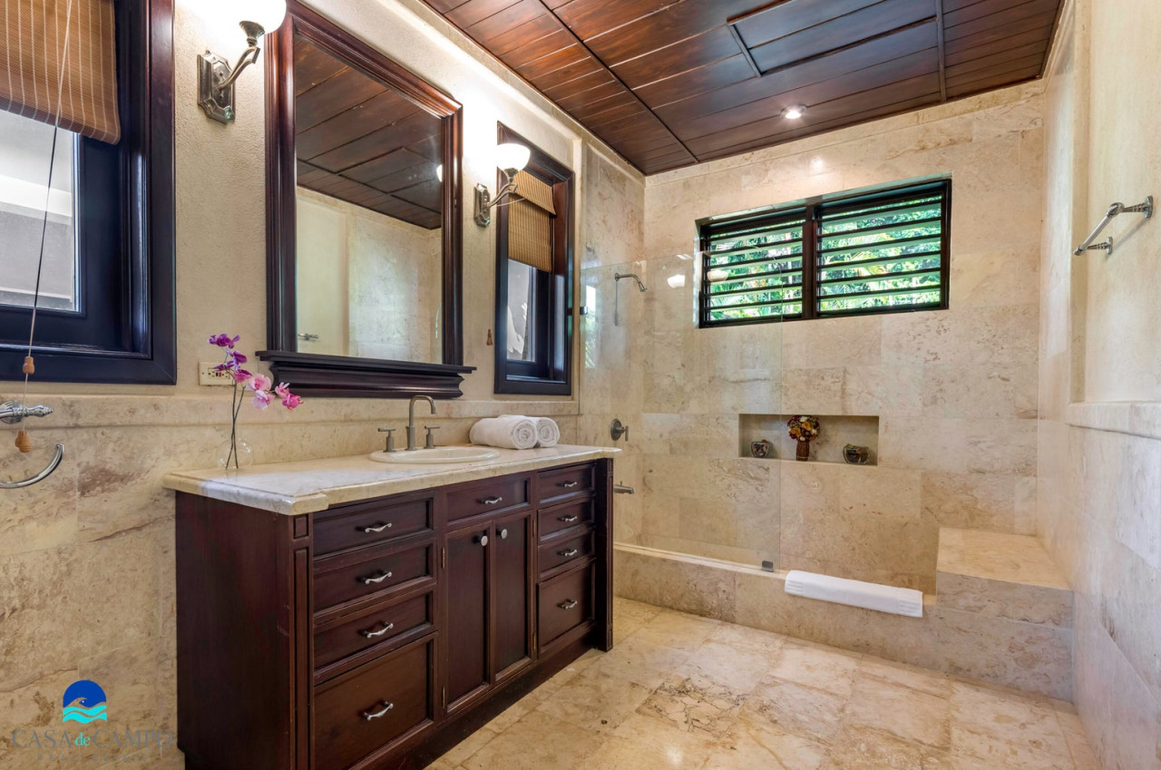 Secluded Elegance: A Spacious 5-Bedroom Villa in Casa de Campo