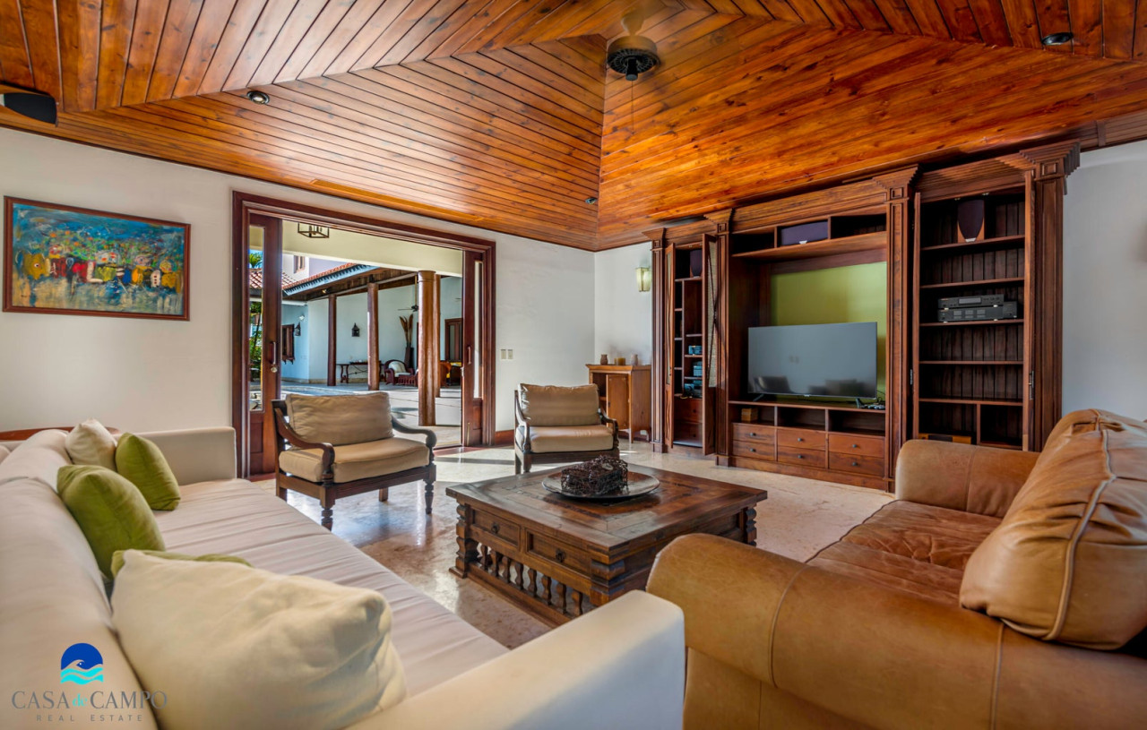 Secluded Elegance: A Spacious 5-Bedroom Villa in Casa de Campo