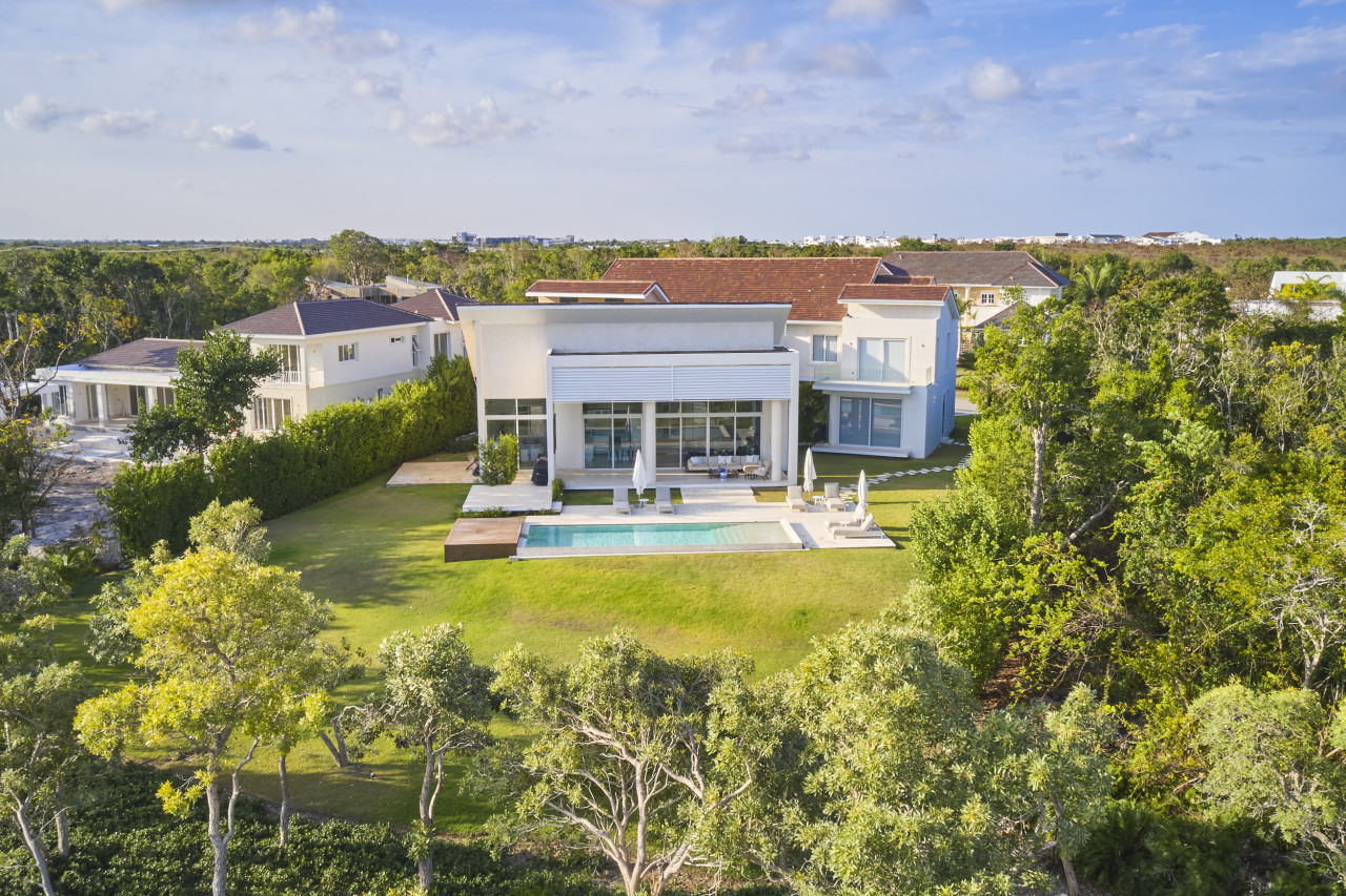 Opulent Villa With Panoramic Golf Views And Spectacular Pool In Punta Cana Resort