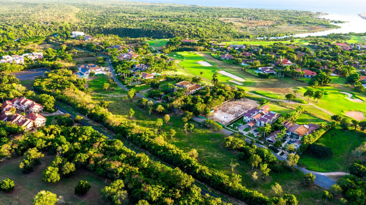 The Garden Oasis in Casa de Campo: A Prime Land Offering 2835 m2 / 30,534 ft2
