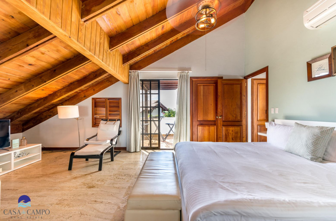 Luxurious Villa Oasis in Casa de Campo: A Serene Tropical Haven