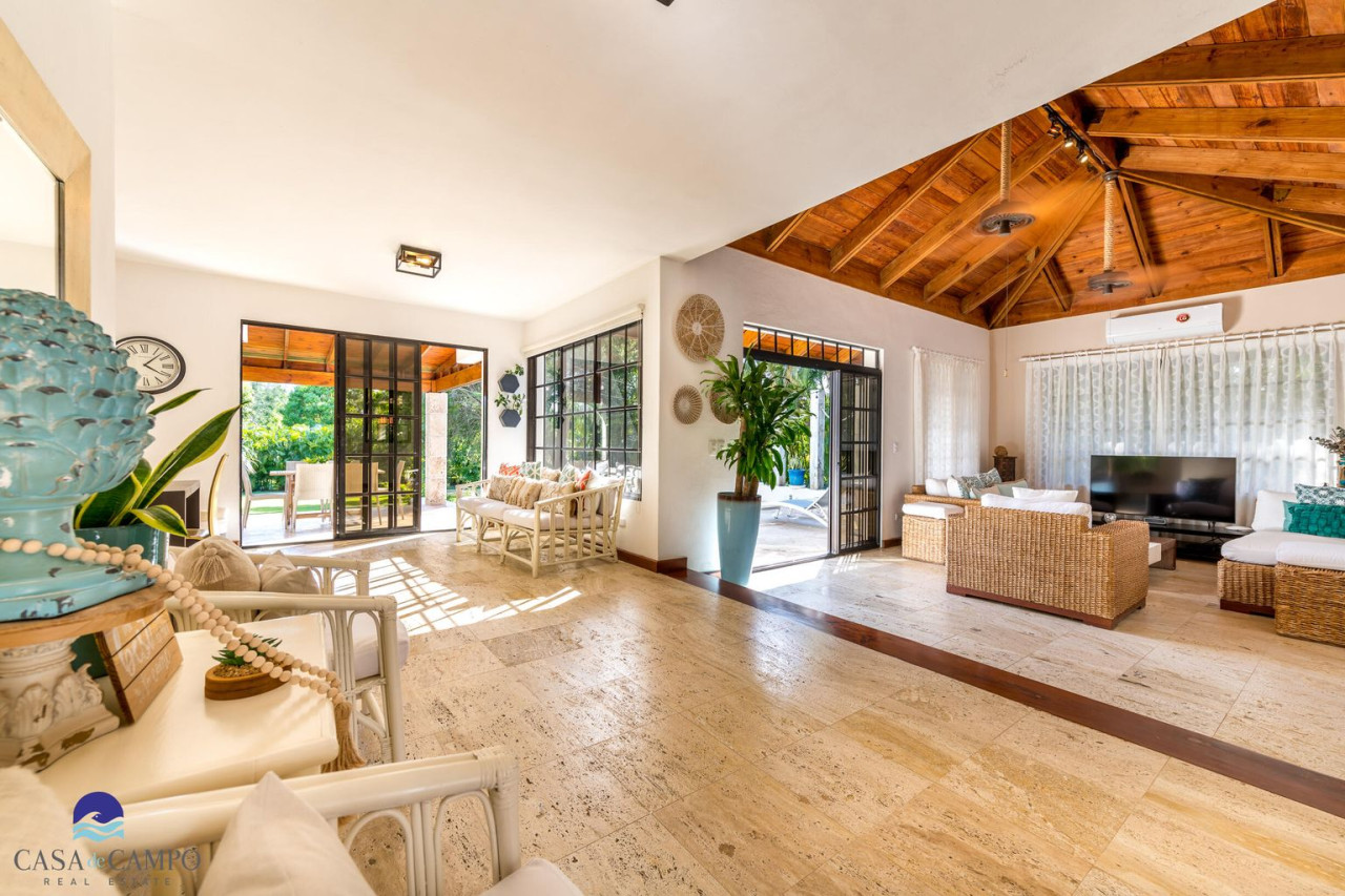 Luxurious Villa Oasis in Casa de Campo: A Serene Tropical Haven
