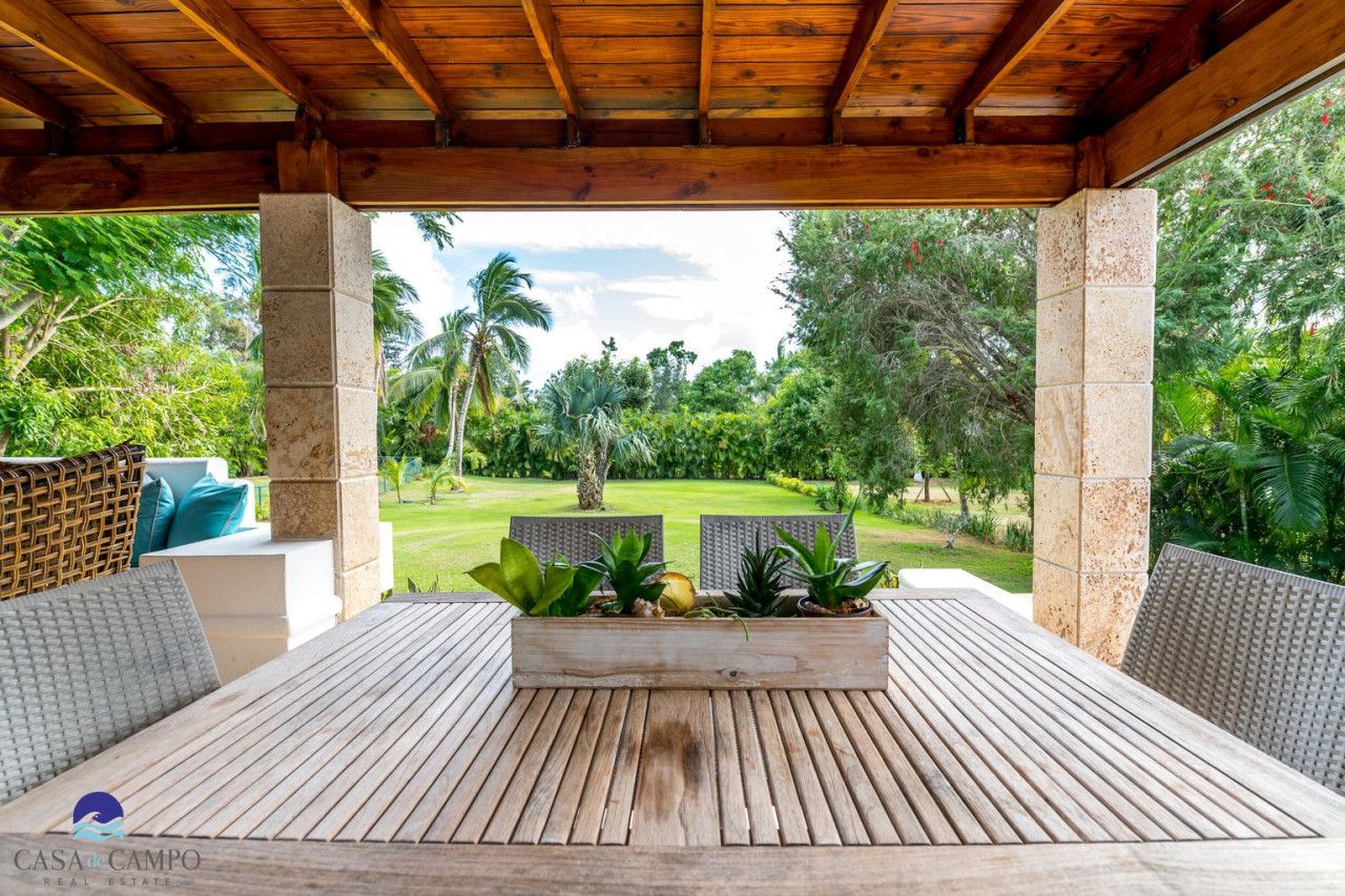 Luxurious Villa Oasis in Casa de Campo: A Serene Tropical Haven