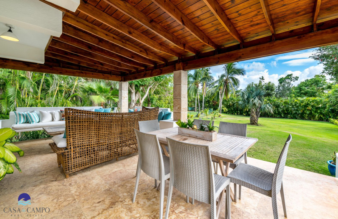 Luxurious Villa Oasis in Casa de Campo: A Serene Tropical Haven