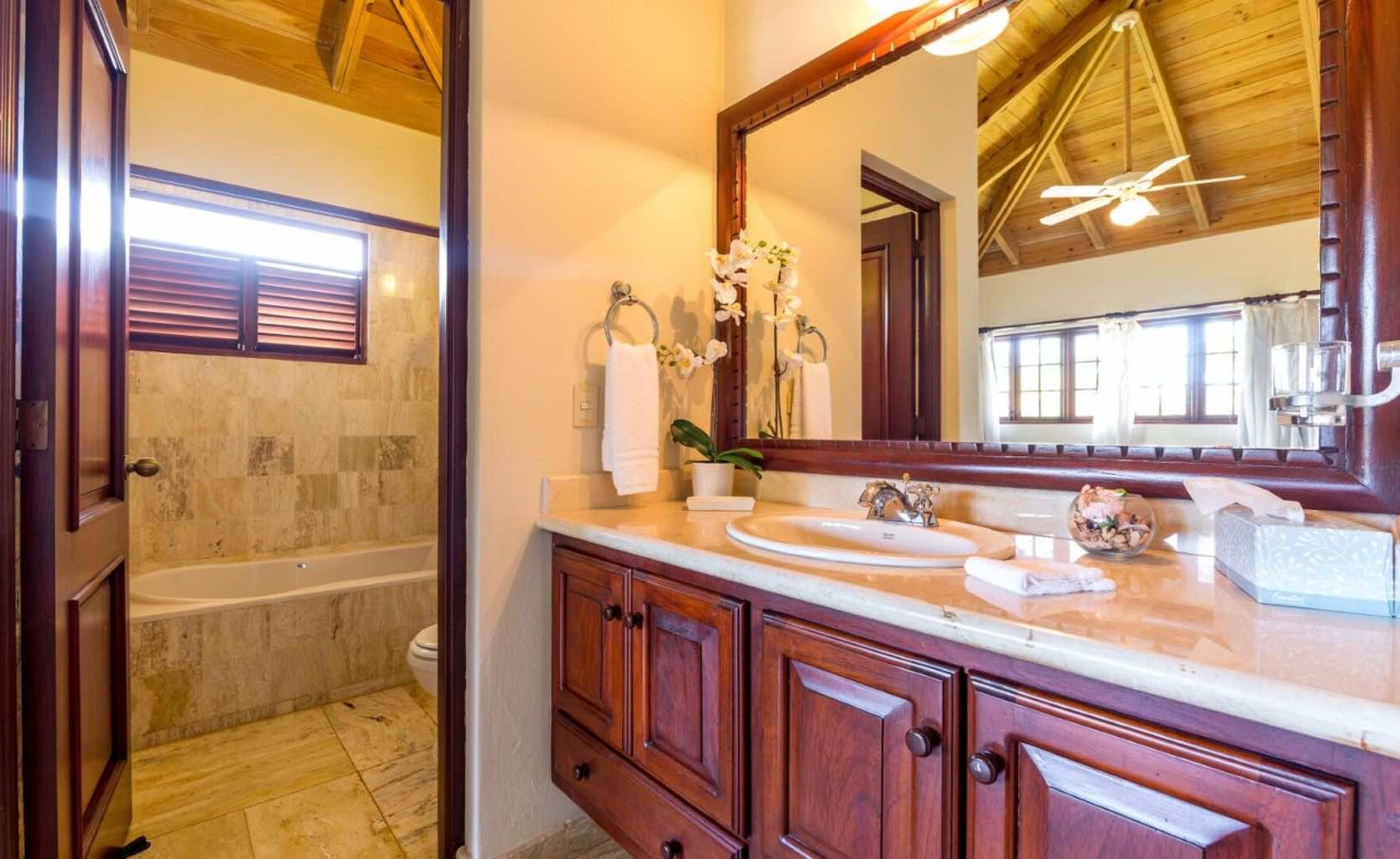 Exquisite 5-Bedroom Villa in Casa de Campo: A Blend of Luxury and Nature