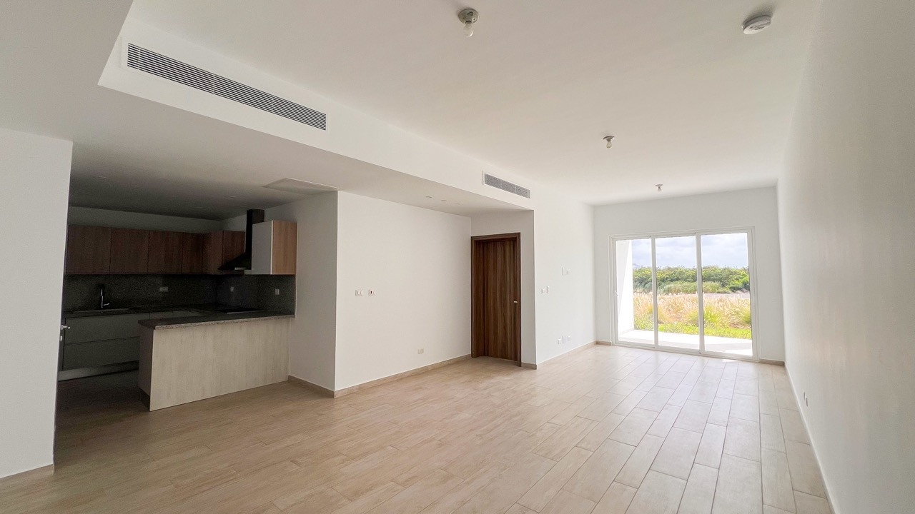 Large finished apartment near the ocean