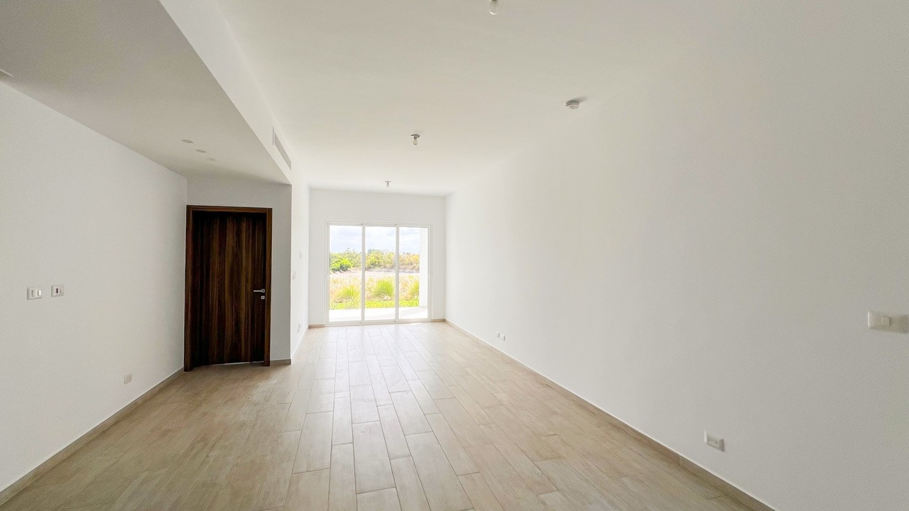 Large finished apartment near the ocean