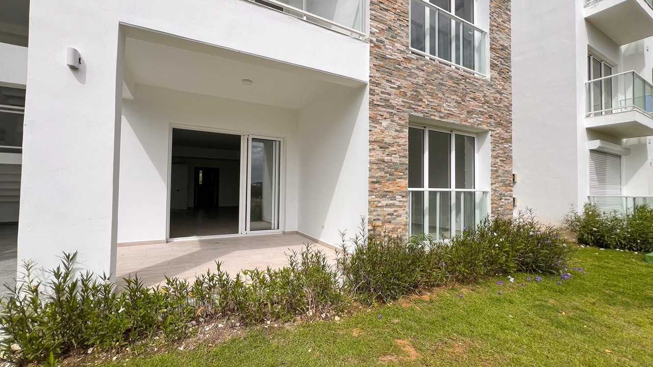 Large finished apartment near the ocean