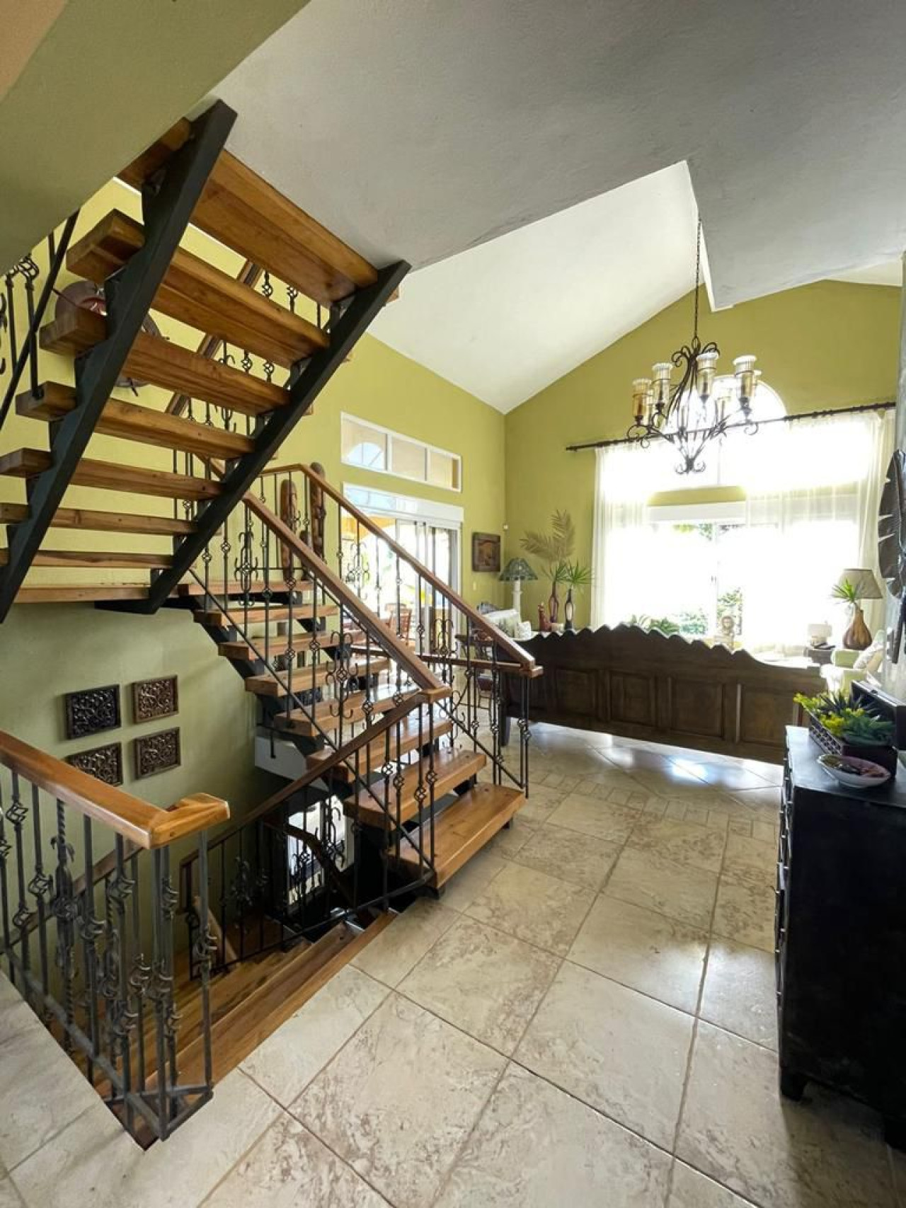 Villa with unbeatable views on top of the mountain